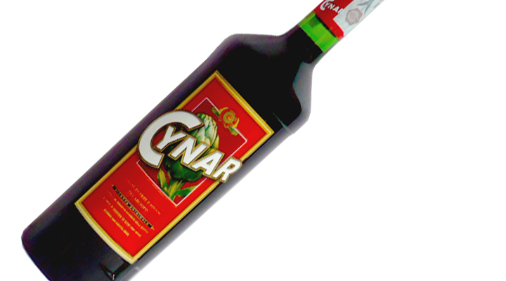 La carxofa va saltar dels fogons a les copes, una vegada es va elaborar la fórmula, secreta per descomptat, per obtenir un aperitiu sortit directament de l'horta.