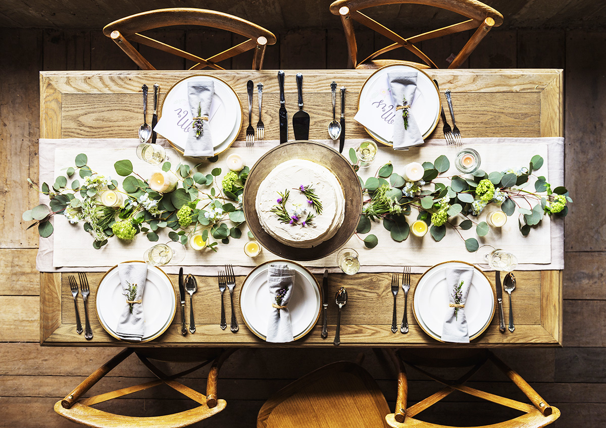Elegant Restaurant Table Setting Service for Reception
