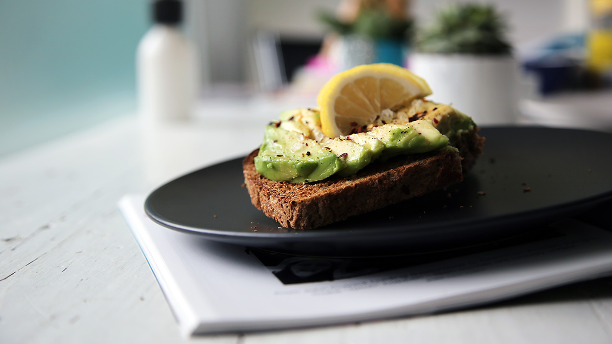 tostada-con-aguacate