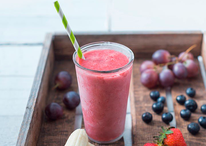 Te descubrimos los alimentos más beneficiosos y nutritivos para preparar deliciosos smoothies saludables.