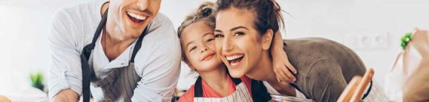 Cuinar en família és una forma saludable i instructiva d'estar junts.